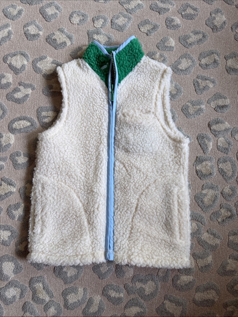 The Beaufort Bonnet Company Van Camp Vest in Palmetto Pearl/Kiawah Kelly Green